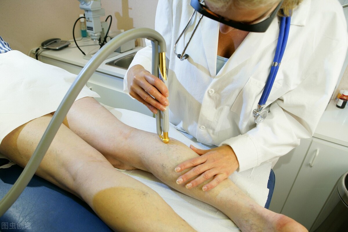 老年人双腿无力、脚底发软怎么回事？医生：一文说清，教你改变