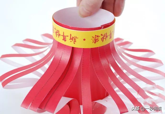 大红灯笼手工制作详细步骤,中国风红色灯笼手工制作