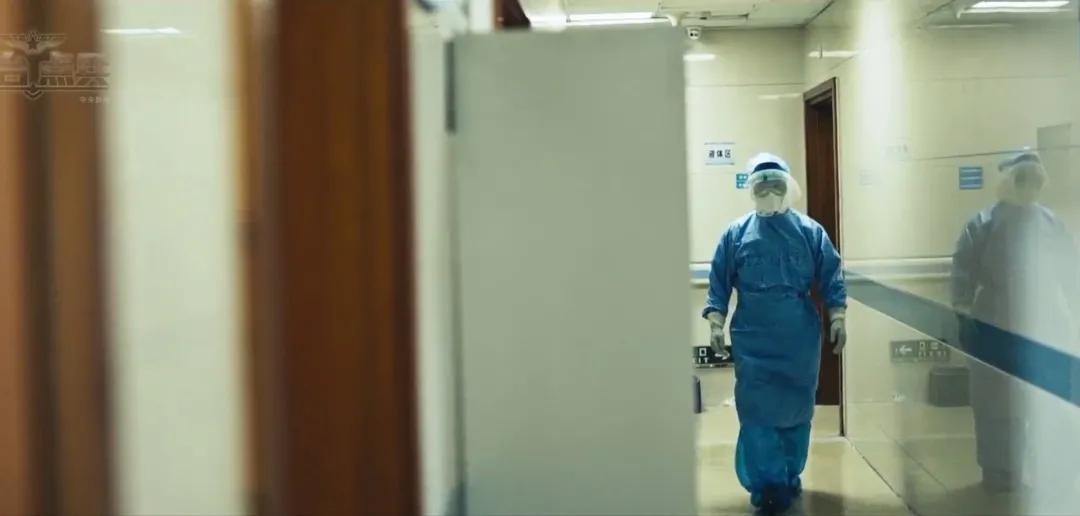 既是军人又是医生,是医者也是患者