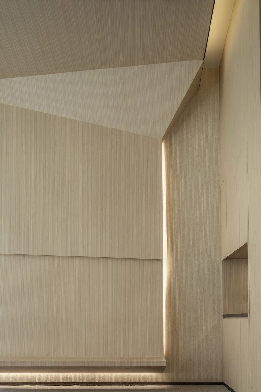 首发|达观设计：现代折线艺术生活馆，家与城市的过渡