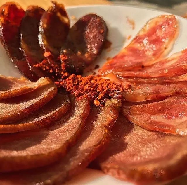 广东腊肠粗的好还是细的好,贵州腊肠和四川腊肠