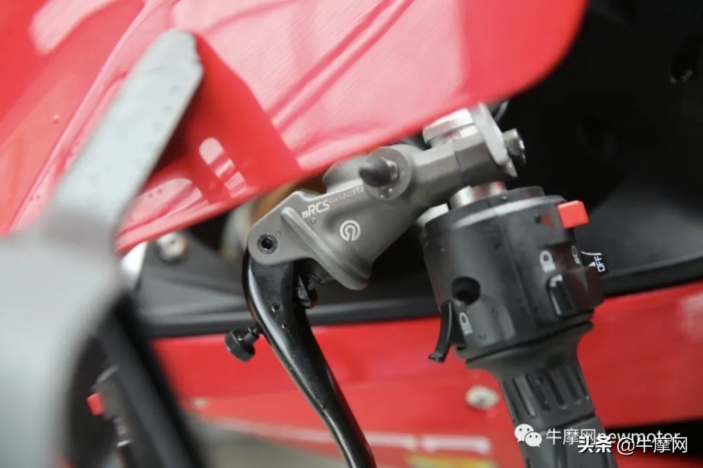 29990元起隆鑫500双缸平台跑车摩枭500RR上市