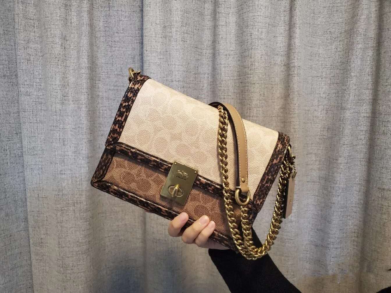 怎么看待蔻驰辱华事件,以往辱华的品牌名单