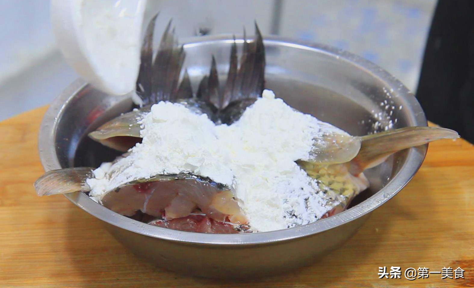 厨师长教红烧鱼头的视频,厨师清炖鱼头的做法