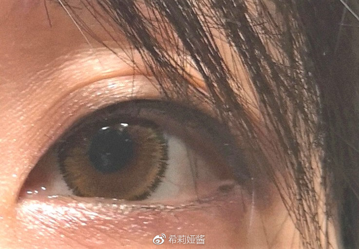 隐形眼镜需要高一点吗,隐形眼镜要硬的好还是软的好