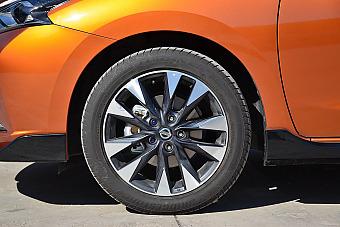 轮胎蹭破皮了怎么处理,汽车轮胎蹭破一点皮