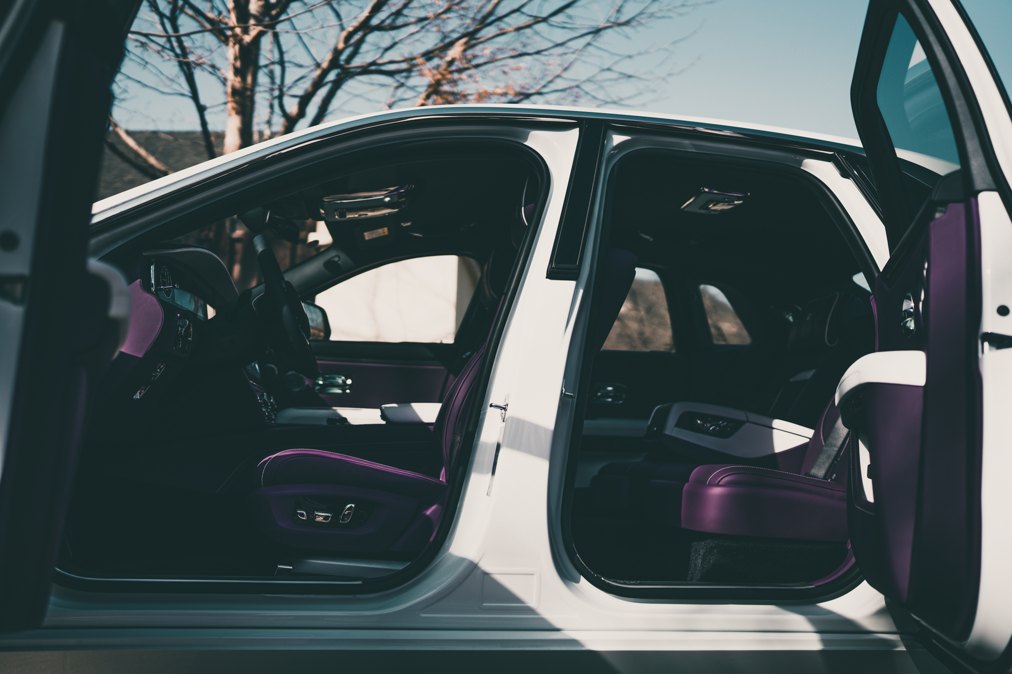 2022款劳斯莱斯古思特白色试驾,劳斯莱斯全新古思特驾驶感受