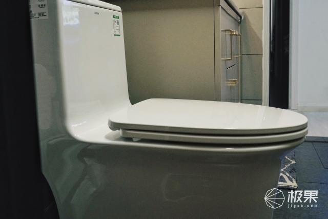 新型永不堵塞节水马桶,换一个智能马桶