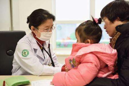 妈妈发现三岁女儿来例假,妈妈发现三岁女儿来月经