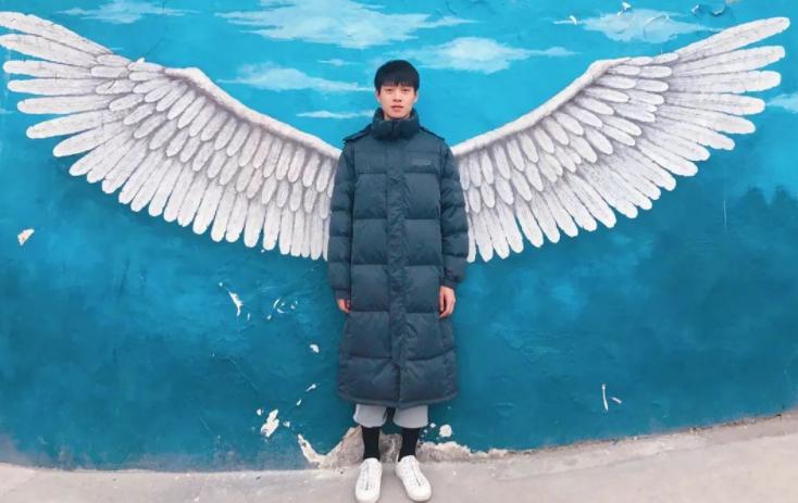 中戏羽绒服新旧版对比,中戏羽绒服和上戏羽绒服哪个好