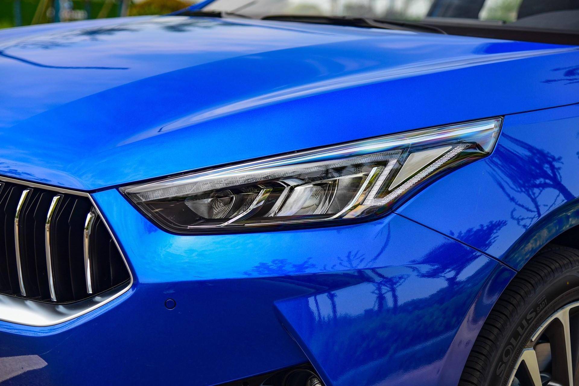 等卡罗拉换代还不如买它，9万多自动挡油耗6.4L，这才叫帅气