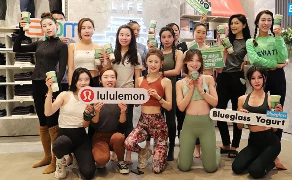 吃完50元一杯的酸奶，我离精英又近了一步