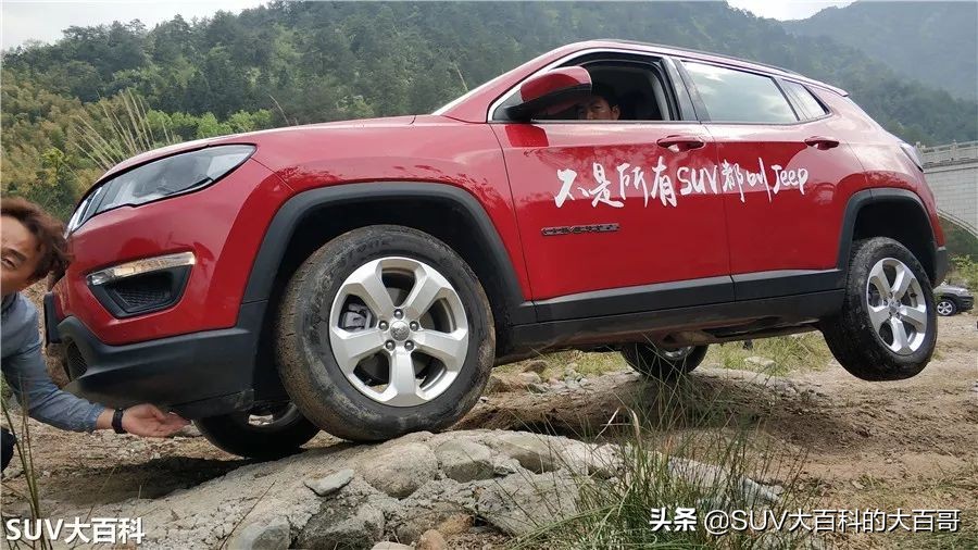 15款jeep指南者新车多少钱,15jeep指南者2.0落地多少