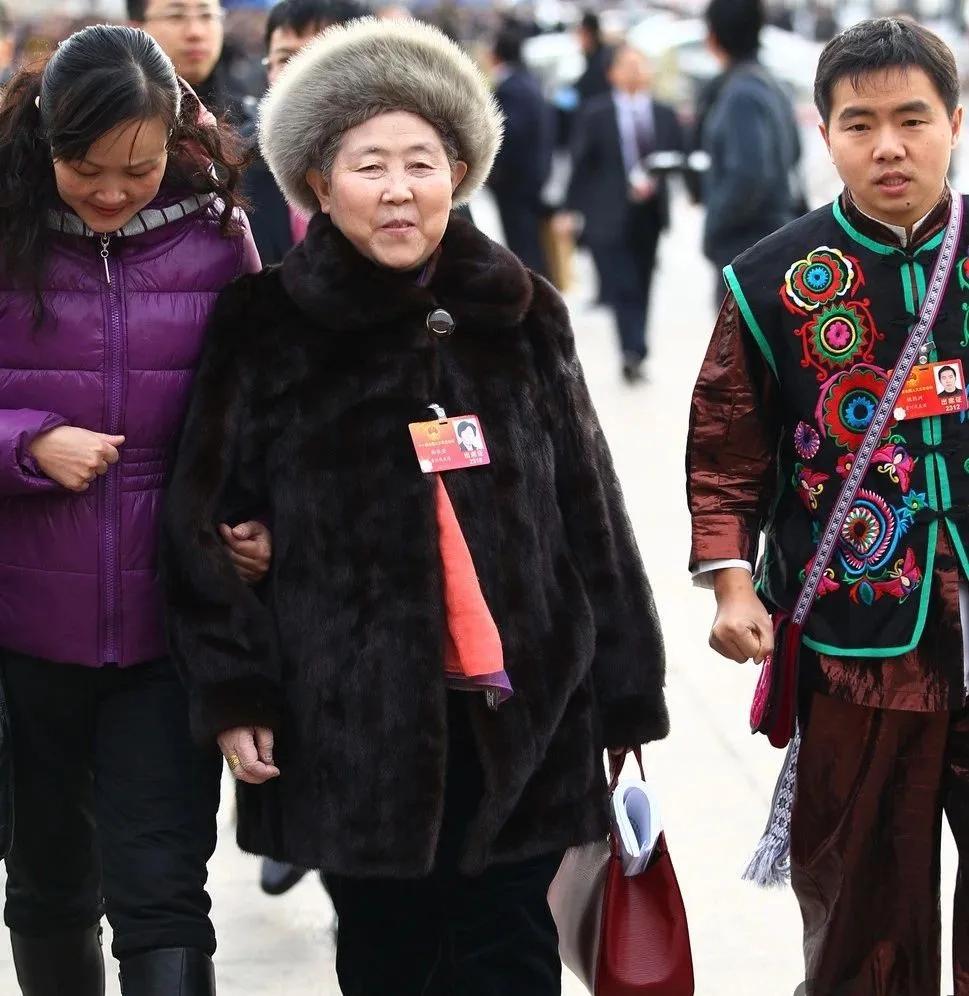 真正老干妈,老干妈跟新一代女神