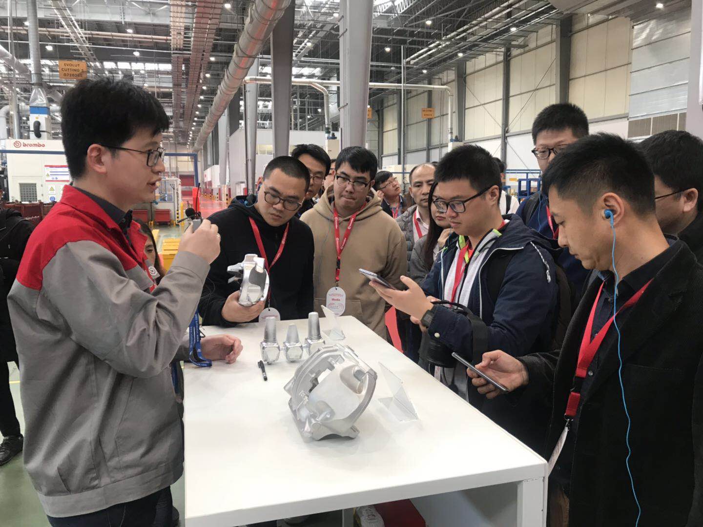 f1赛车和布加迪专业赛车,f1刹车布雷博