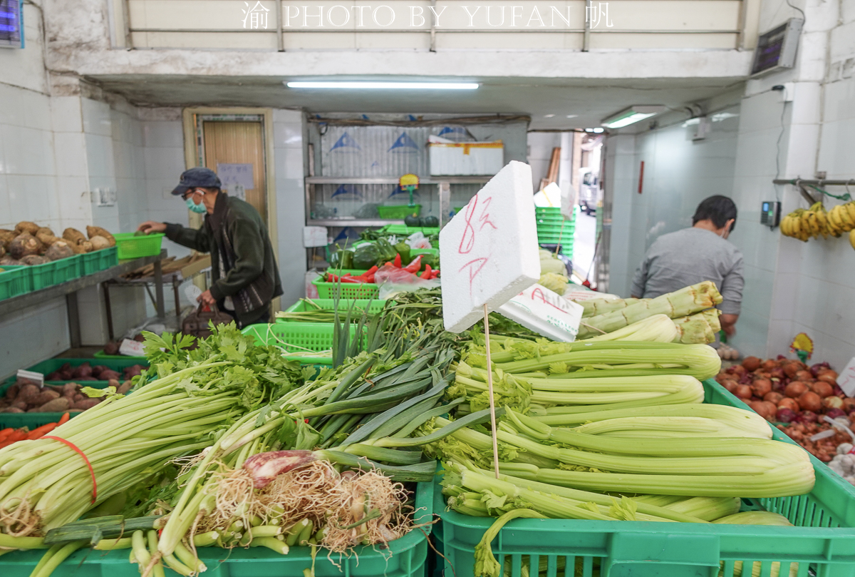 闲逛老店林立的澳门十月初五老街,菜市场的菜价有些出乎意料