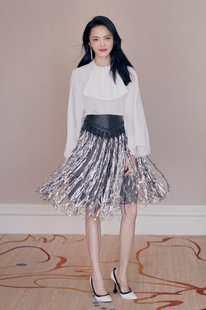 显瘦雪纺衫搭半裙,今年最火的雪纺衫半裙