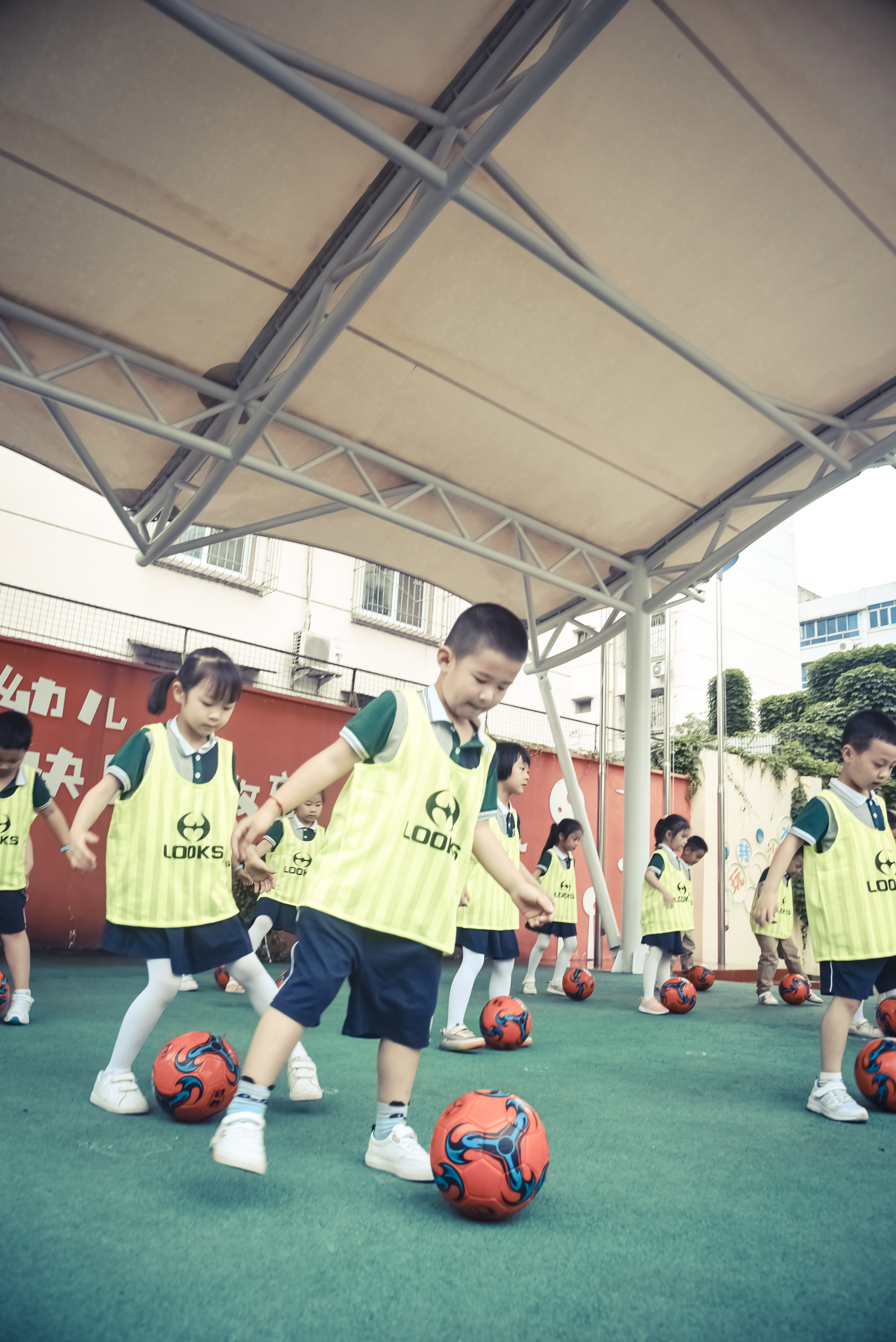 幼儿园开展足球嘉年华活动报道,幼儿园足球文化进校园启动仪式