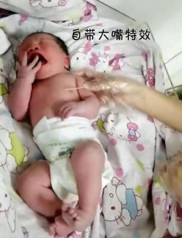 新生儿宝宝嘴巴闭不拢,新生宝宝嘴巴合不上