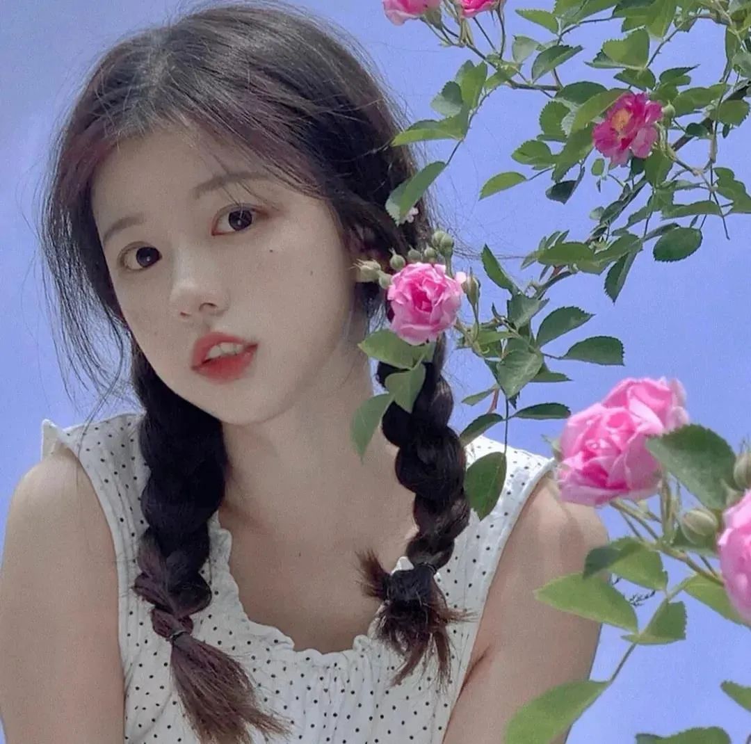 超好看的闺蜜头像一人一半真人,超好看的闺蜜头像动漫