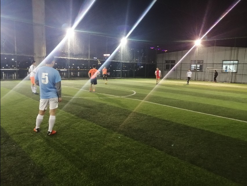 真的会有人喜欢踢足球的男生吗,姑娘们找的男朋友