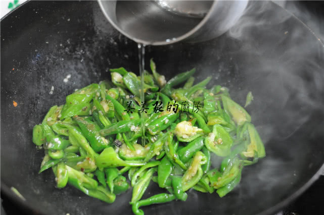 辣椒应该怎么炒才不辣,辣椒和小米辣怎么炒