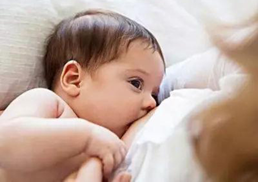 宝宝断奶一到晚上就发烧,宝宝断奶第二天发烧38.5