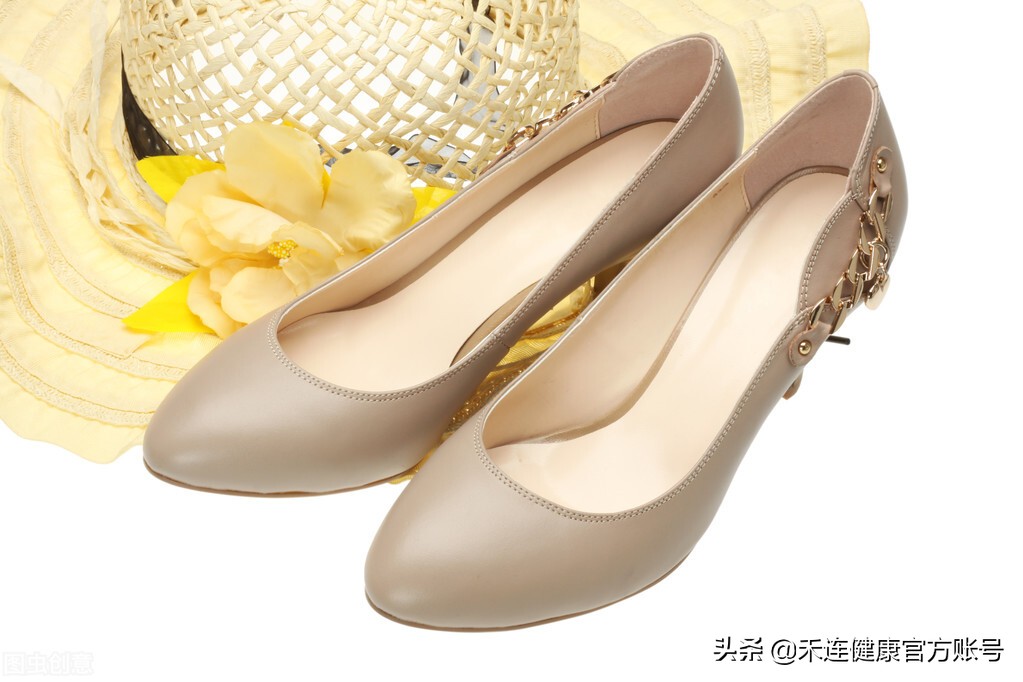 脚上长了东西好像是鸡眼但是不疼,脚上长鸡眼一样的疙瘩是什么