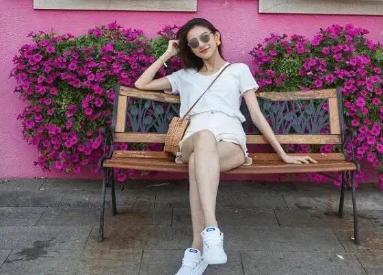 马凡舒首次主持天下足球,央视足球主持马凡舒