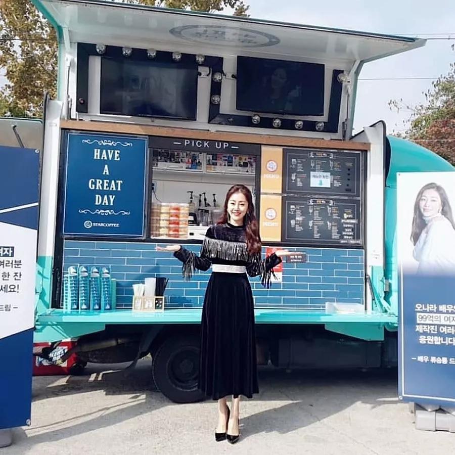 孔孝真同款衬衫豹纹绿色,孔孝真穿搭都是什么品牌