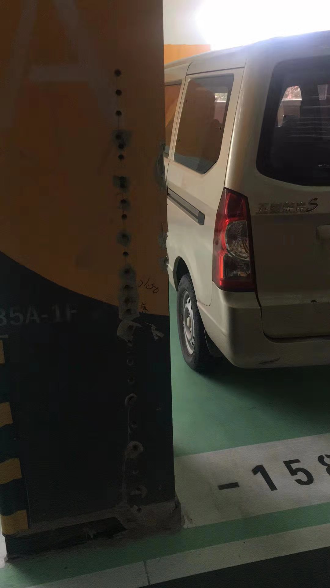 车位宽度不够削承重柱来凑,地下车位宽度不够维权