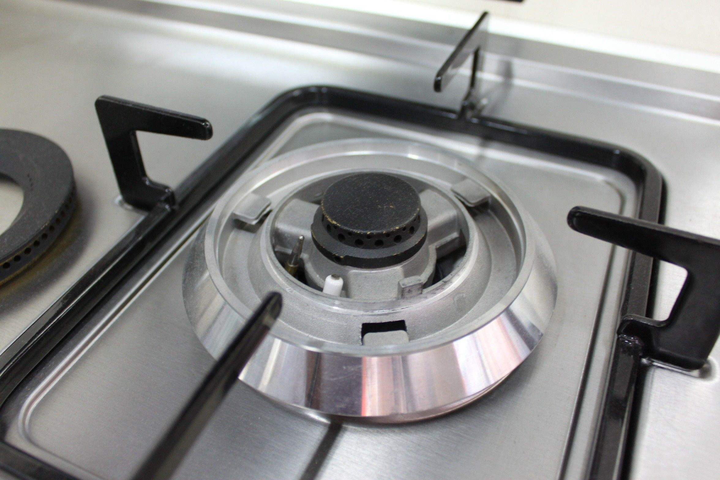 燃气灶打不着火松手就灭怎么办,燃气灶打不着火松手就灭是啥原因