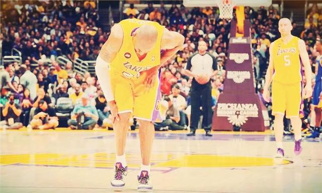 nba球员看自己的名场面,nba球员那些暖心画面