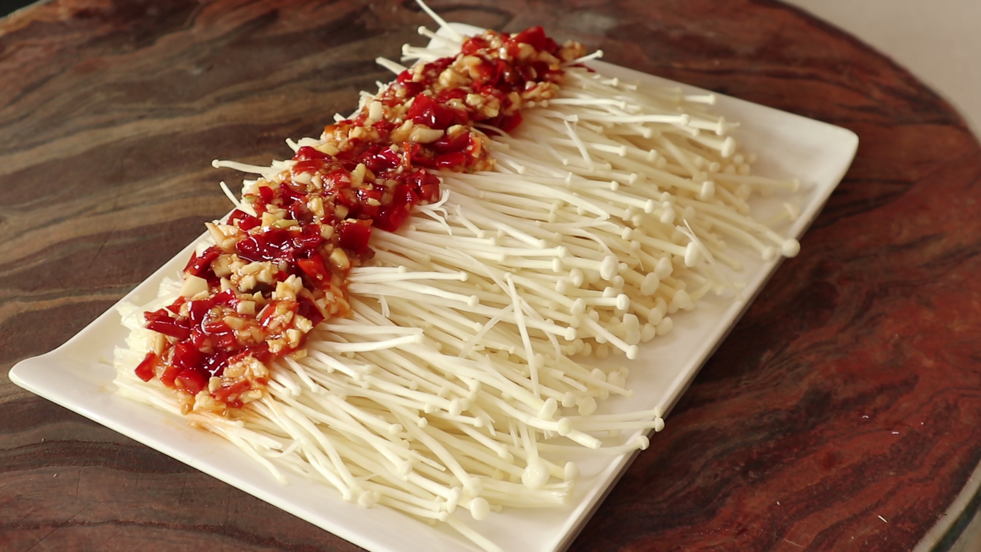 金针菇简单好吃的做菜方法,正宗脆爽香椒金针菇的做法