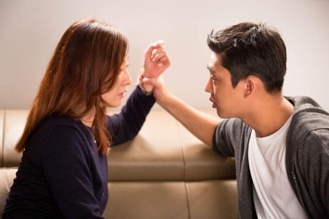 暧昧才会让女生喜欢上你,女生在暧昧时总是适可而止