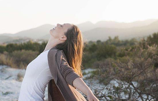 木北造型：染灰色偏青怎么补救怎样降低染发的危害