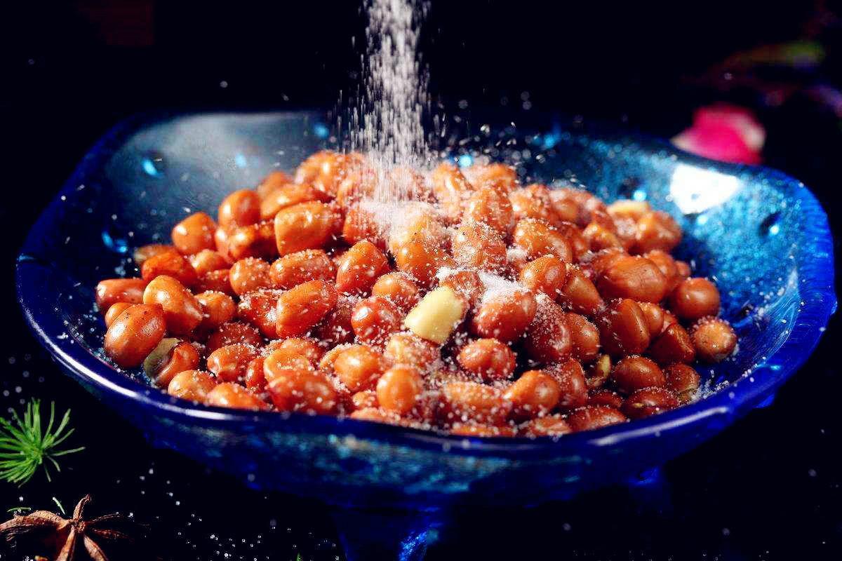 花生怎么炒才不容易糊,炒花生切记不要直接下锅炒