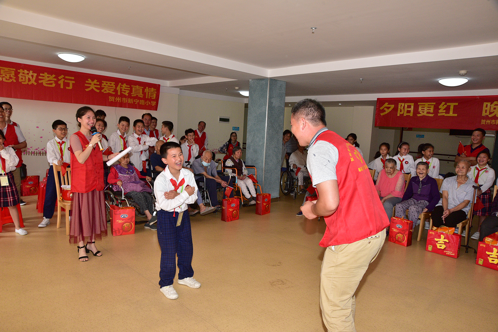 小学敬老孝贤月活动总结,尊老敬老教育活动报道