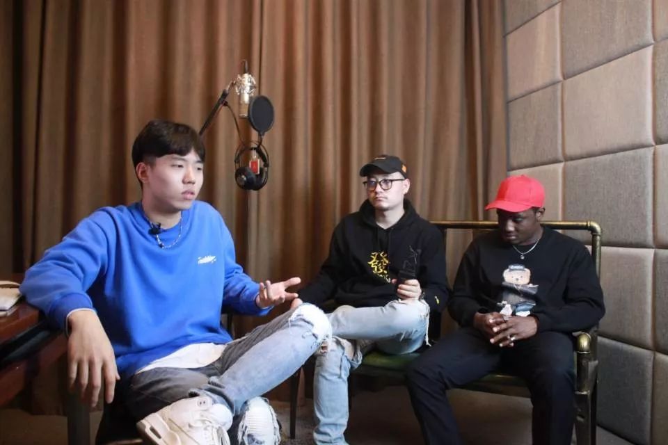 一不小心，《官方回答》成了夏天最火的hitsong