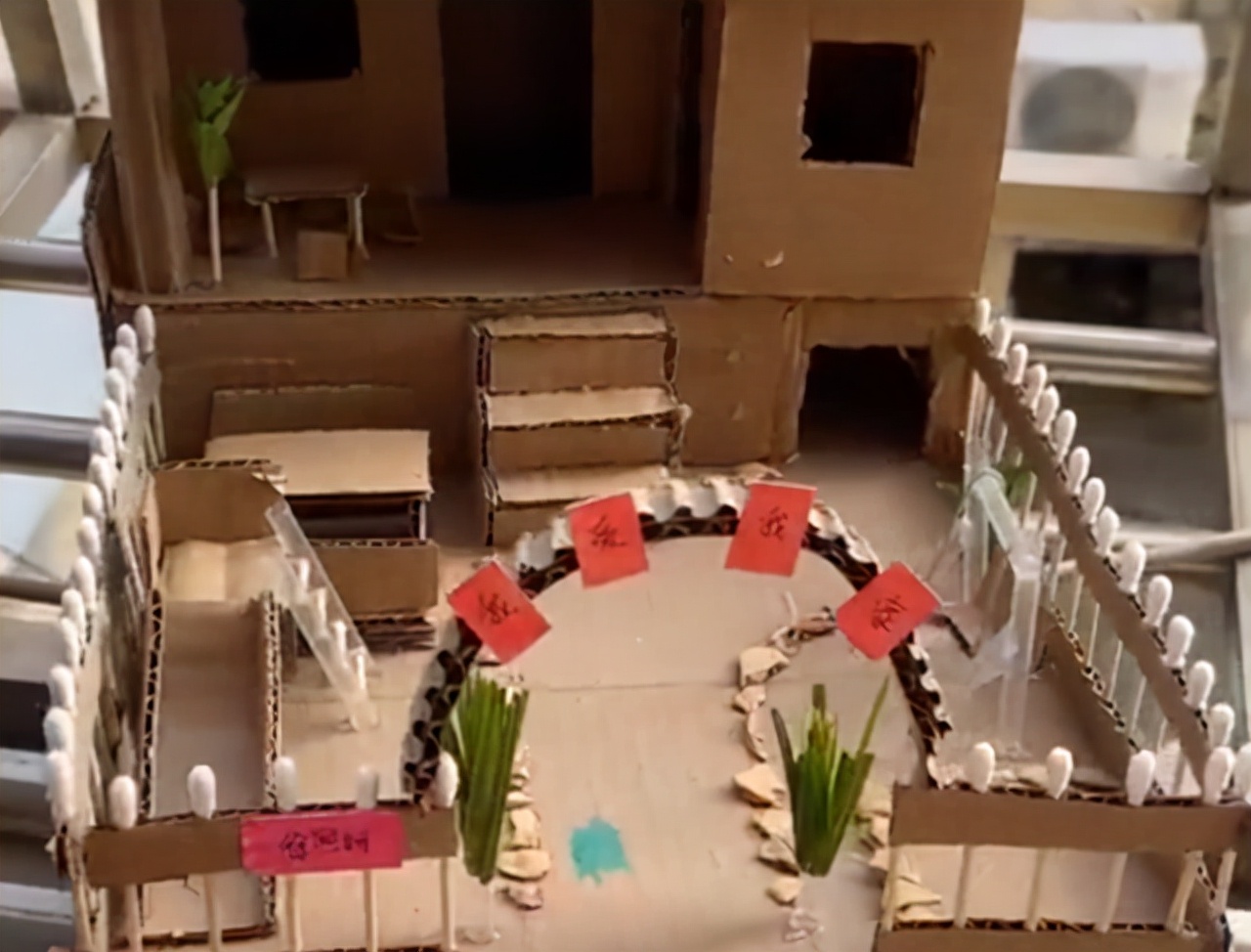 宝妈用纸壳做小手工,亲子手工做法纸箱