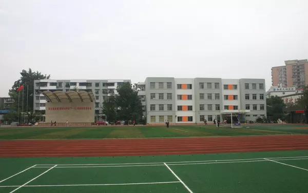 二十中和铁中哪个学校好,十七中和铁中哪个学校好