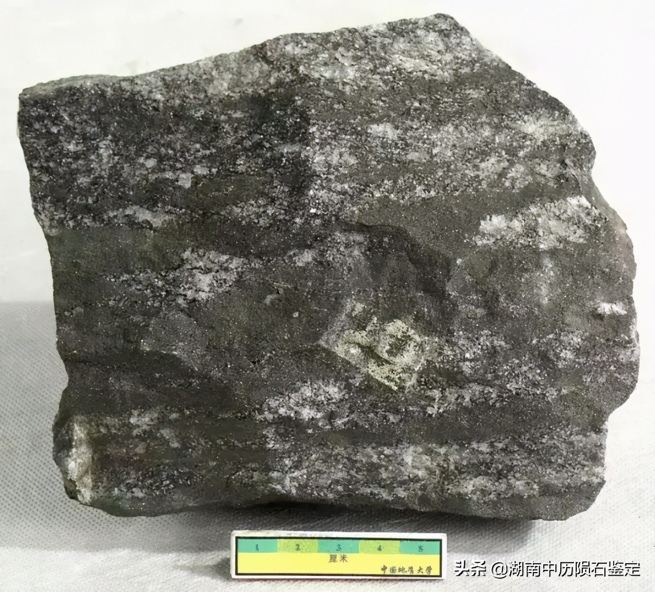 月球陨石与地球矿石的区别,月球陨石和矿石有什么区别