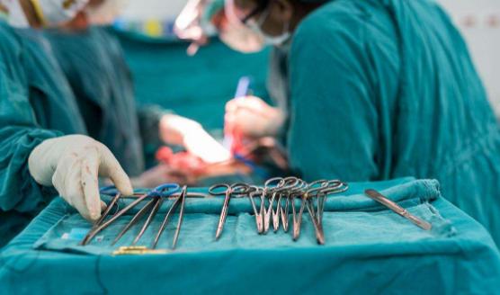 生宝宝侧切跟腹部切开有什么区别,生孩子剖腹和顺产的区别是什么