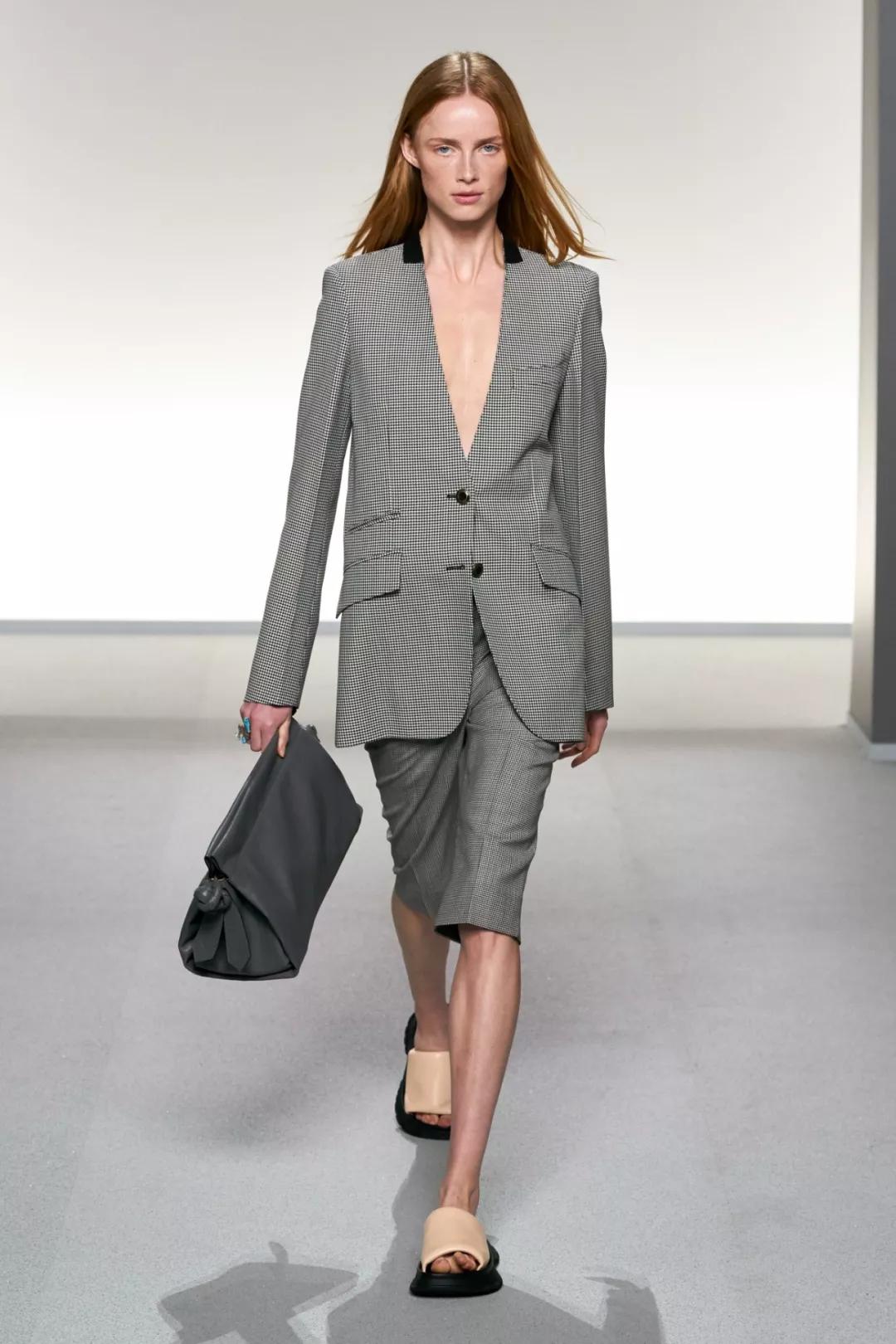 2020流行什么颜色的衣服,今年最流行的衣服颜色是什么颜色