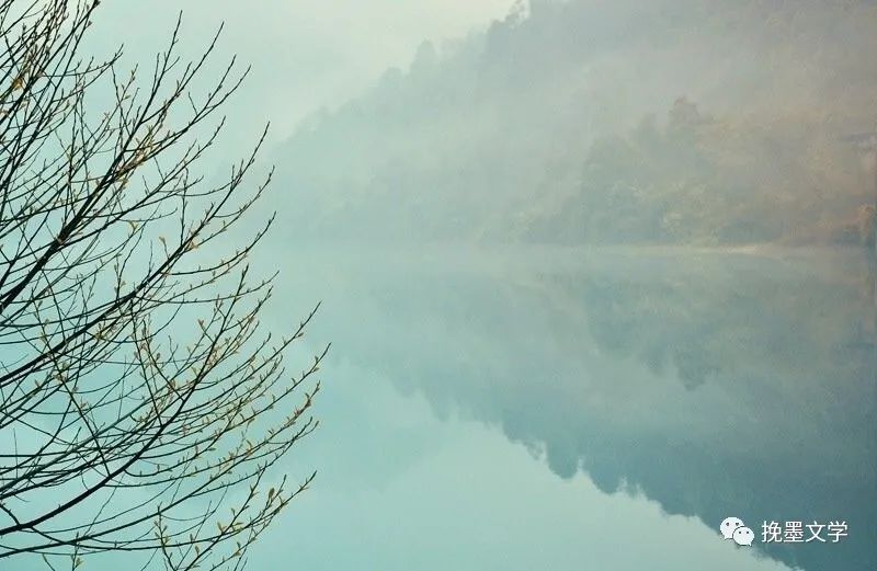 我打偏远的江南小镇走来，去寻找梦中的心之所向的地方
