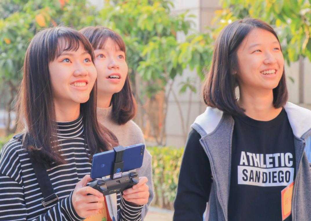 女儿高考450分家长摆40桌酒席庆功,女儿估分579不知道会怎么样