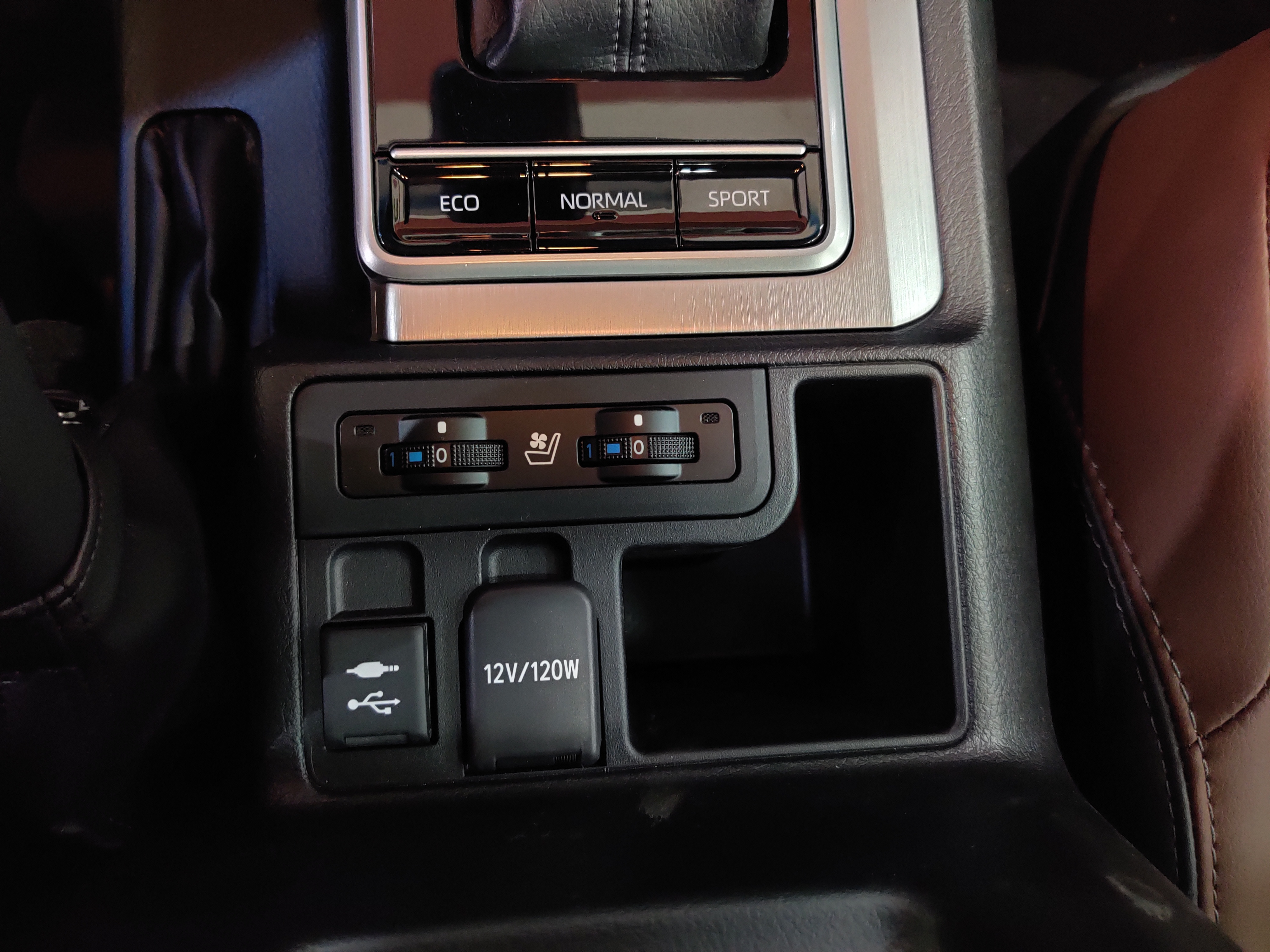 日系suv丰田霸道3.5,顶级丰田越野车兰德酷路泽