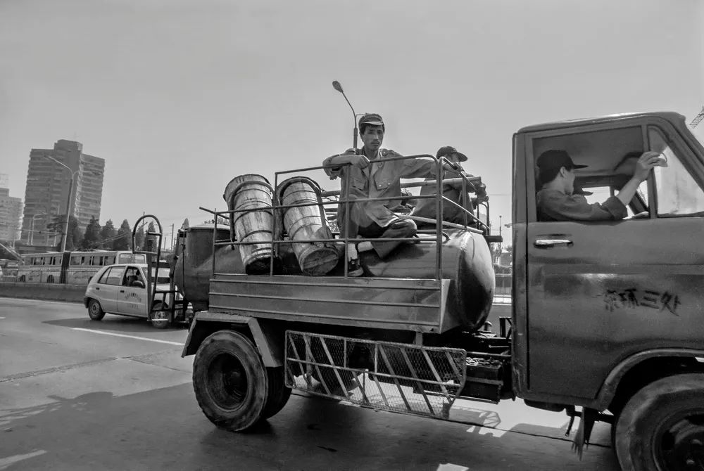 濂虫憚褰卞笀鍚村己涓汉鐓х墖,濂虫憚褰卞笀鍚村己