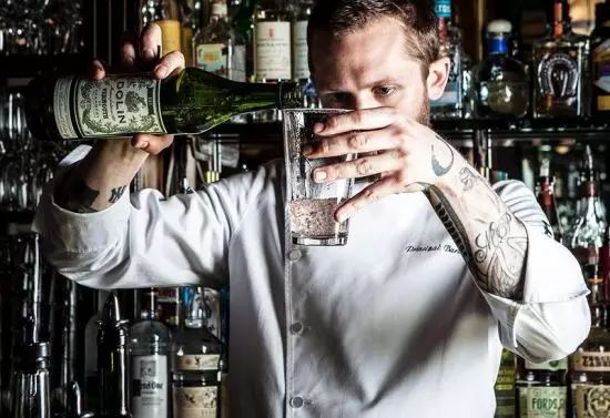 大学生最应该做什么样的兼职呢 (在大学里最好的兼职是什么)