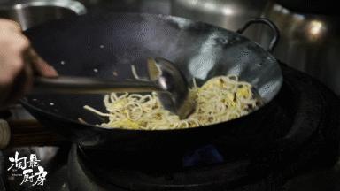 炒面如何不粘锅窍门,炒面怎么做不粘锅又好吃窍门视频